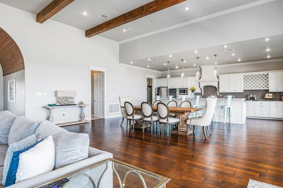 House, 4 Bedrooms | Living room | Smart TV, streaming services