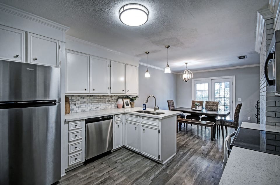 Kitchen with stainless steel appliances - refrigerator, stove/oven, dishwasher, microwave. Great for long term stays. 