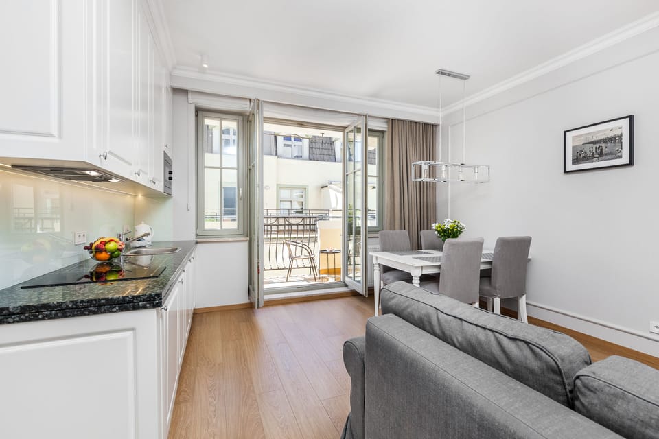 Comfort Apartment | Living area | 42-inch flat-screen TV with cable channels, TV