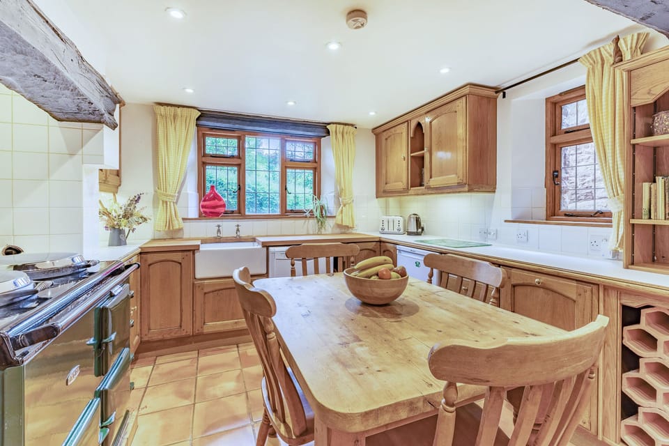 Cottage | Private kitchen | Fridge, dishwasher, electric kettle, toaster