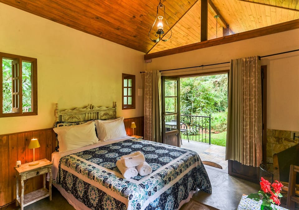 Exclusive Cabin | Individually decorated, individually furnished, laptop workspace