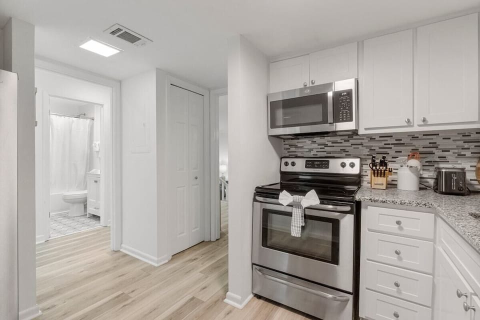Full kitchen