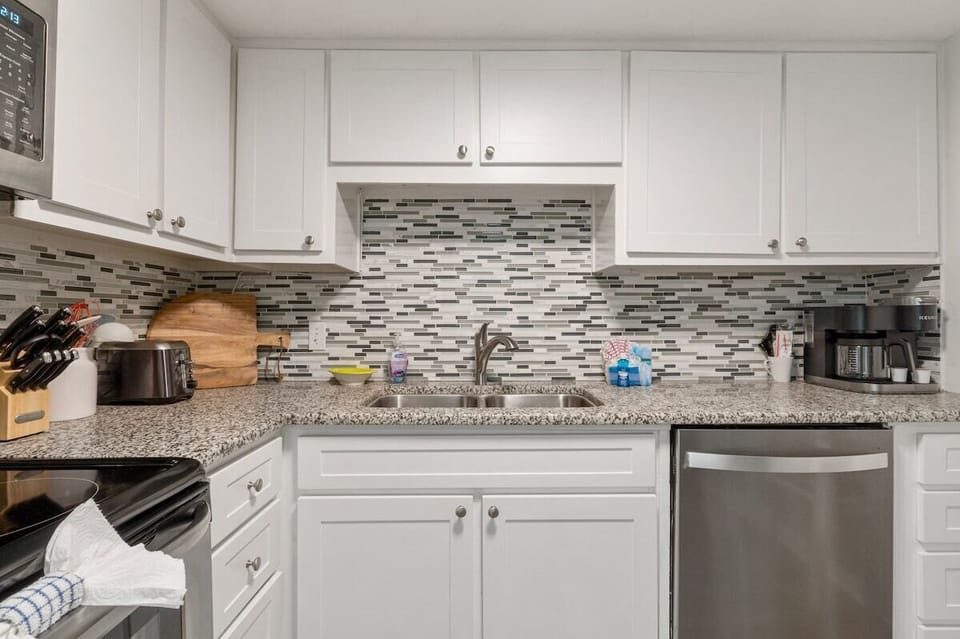 Full kitchen