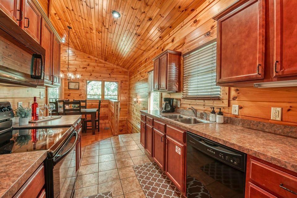 Full kitchen