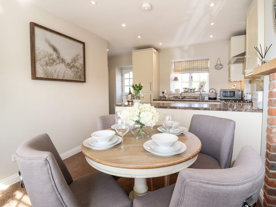 Cottage | Private kitchen | Fridge, dishwasher, electric kettle, toaster