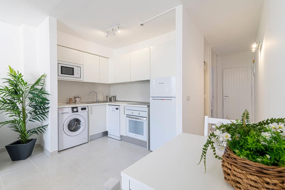 Have coffee ! Want to cook a good little Spanish dish! The kitchen is yours.