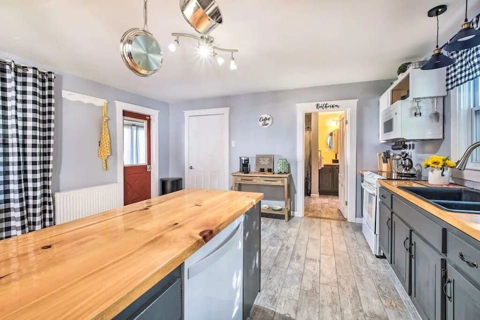 Dishwasher | Pots and Pans | Bathroom