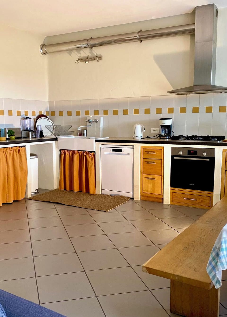 Large sink for heavy cleaning session. The  kitchen/dining is very functional