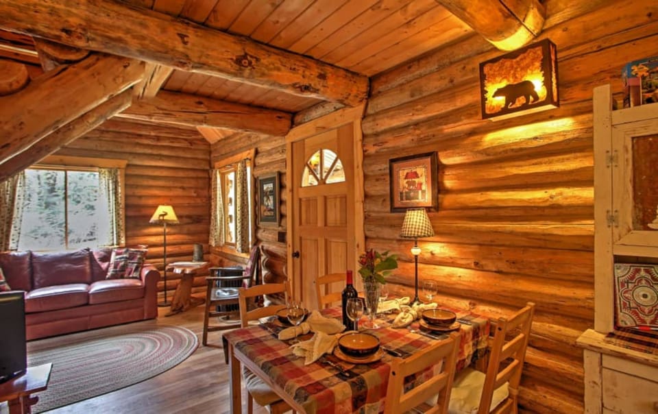 Log Cabin Living/Dining