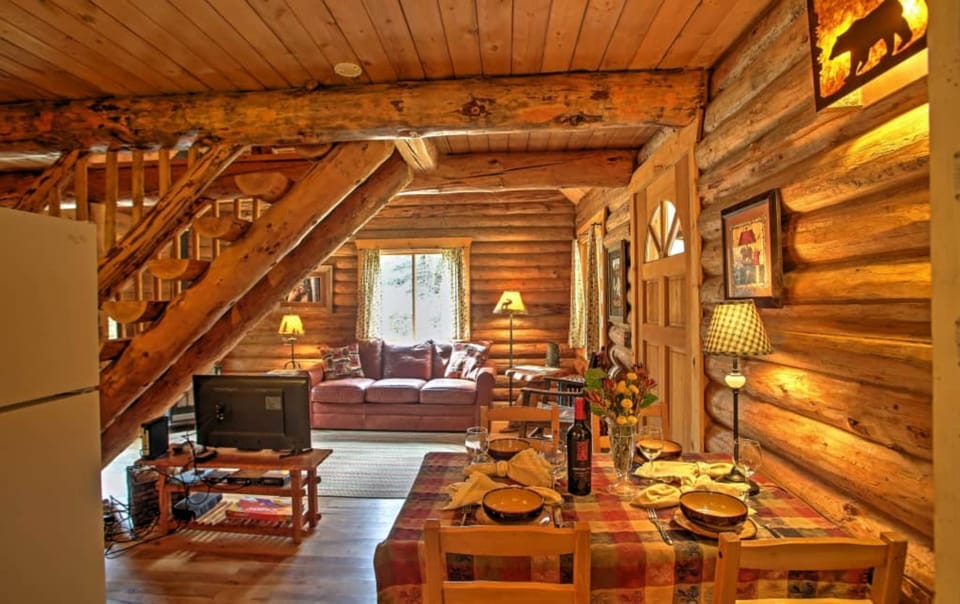 Dining/Living Log Cabin