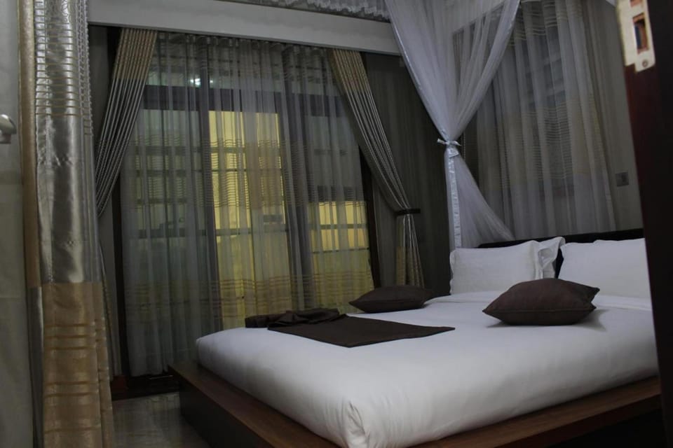 Deluxe Double Room | Individually decorated, individually furnished, desk, laptop workspace