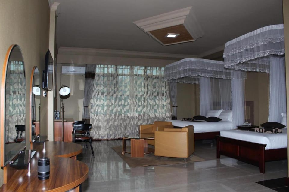 Deluxe Twin Room | Individually decorated, individually furnished, desk, laptop workspace