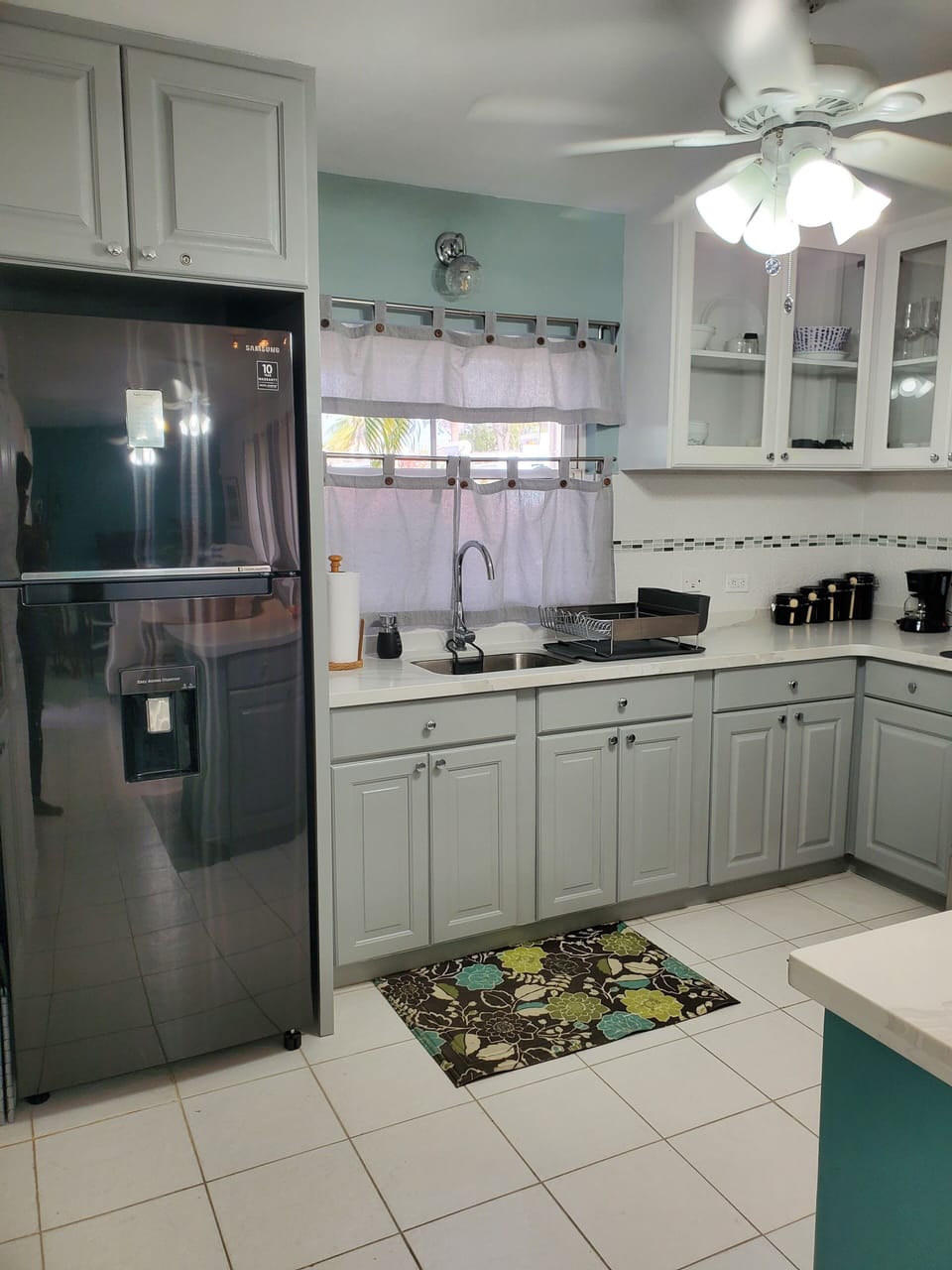 Full kitchen 