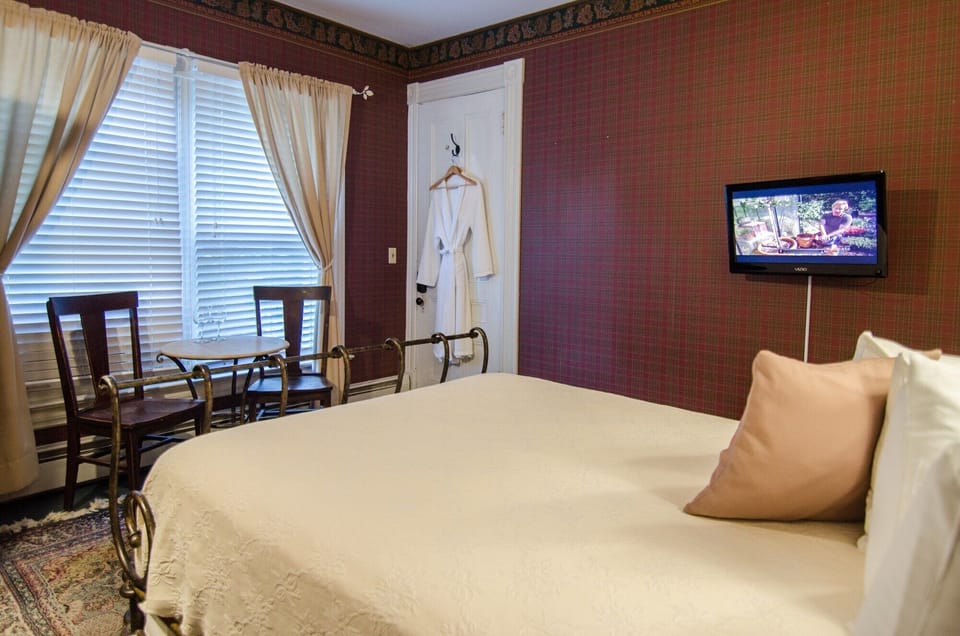 Tracy Room Photo 03