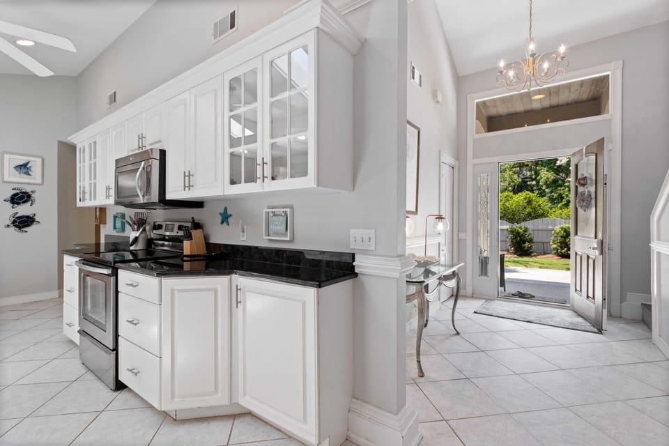 Fully Stocked Kitchen 