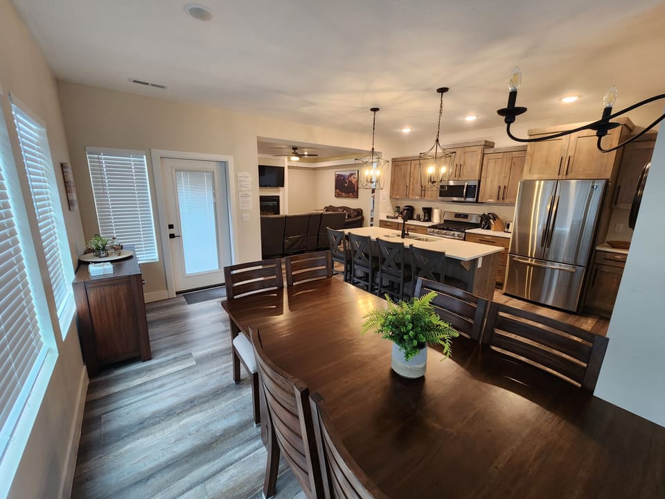 Well-stocked kitchen with 4 bar stools and an 8-seat dining table.