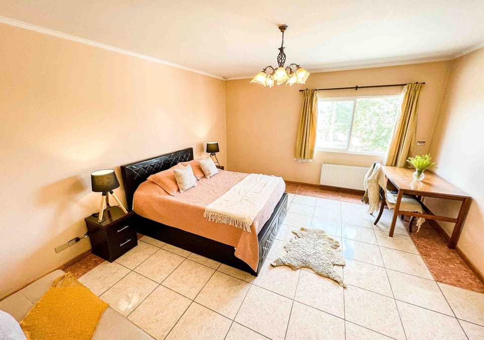 Minibar, WiFi (free), bed sheets