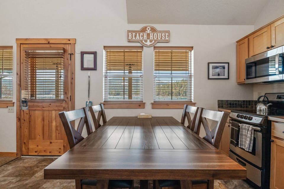 Large roomy dining area.
