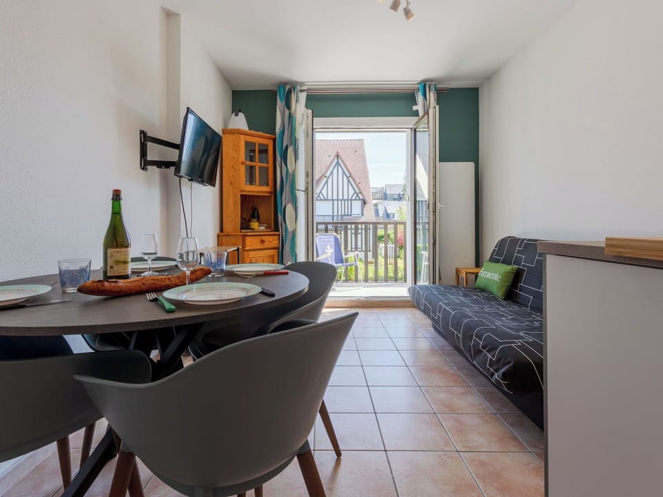 Apartment, Chair, Wood Stain, Hardwood, Houseplant