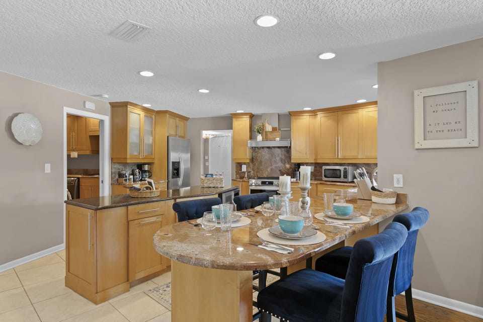 Modern kitchen with everything you would need to feel like home
