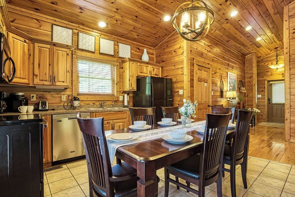 Dishwasher, disposal, oven, refrig, microwave, plenty of dishes and utensils