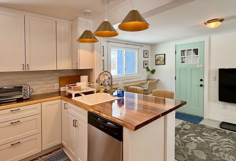 Direct entry from the garage into kitchen