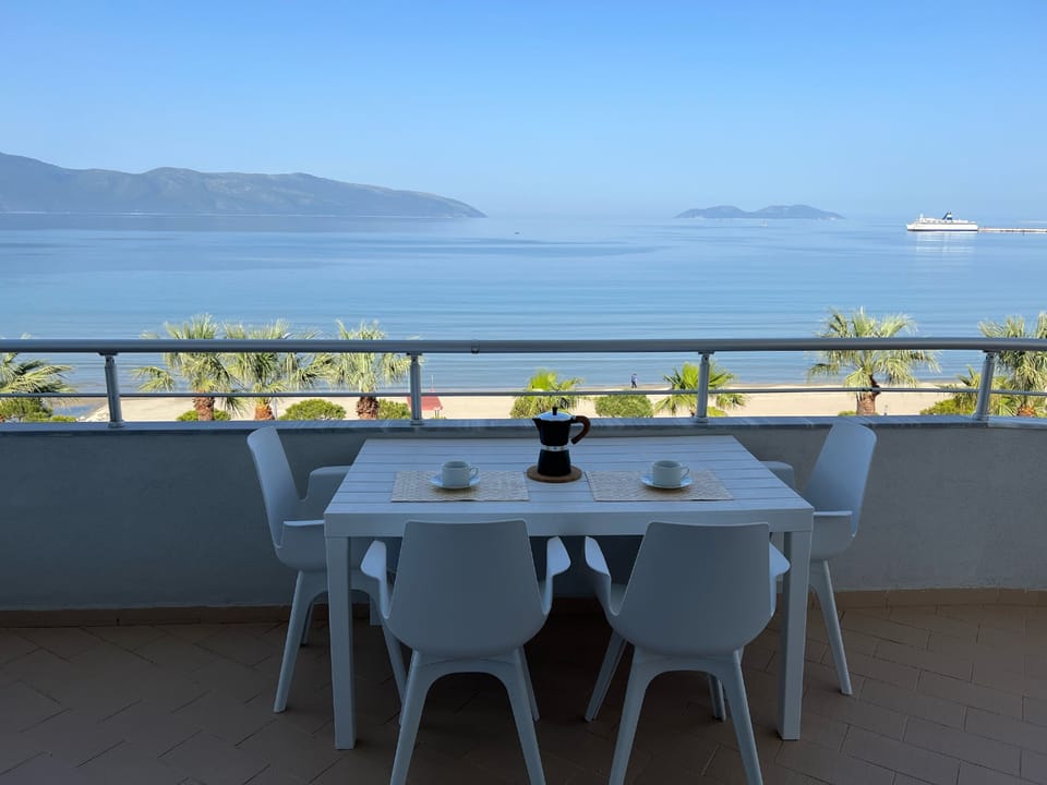 Balcony with frontal sea view