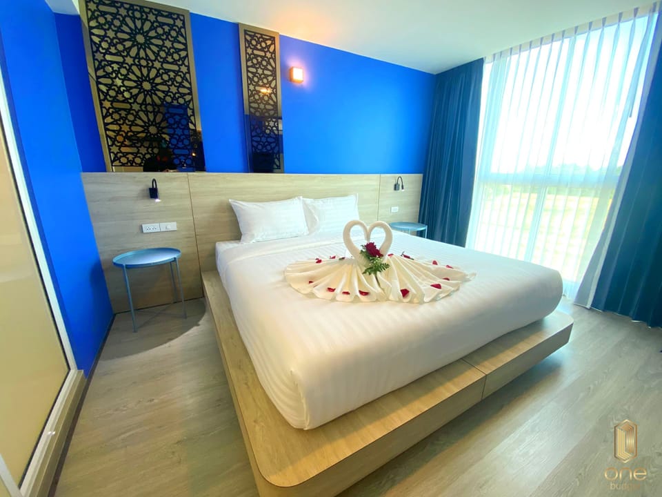 Standard Single Room, 1 King Bed, Non Smoking | Desk, free WiFi, bed sheets