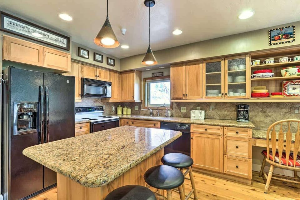 Kitchen with plenty of seating
