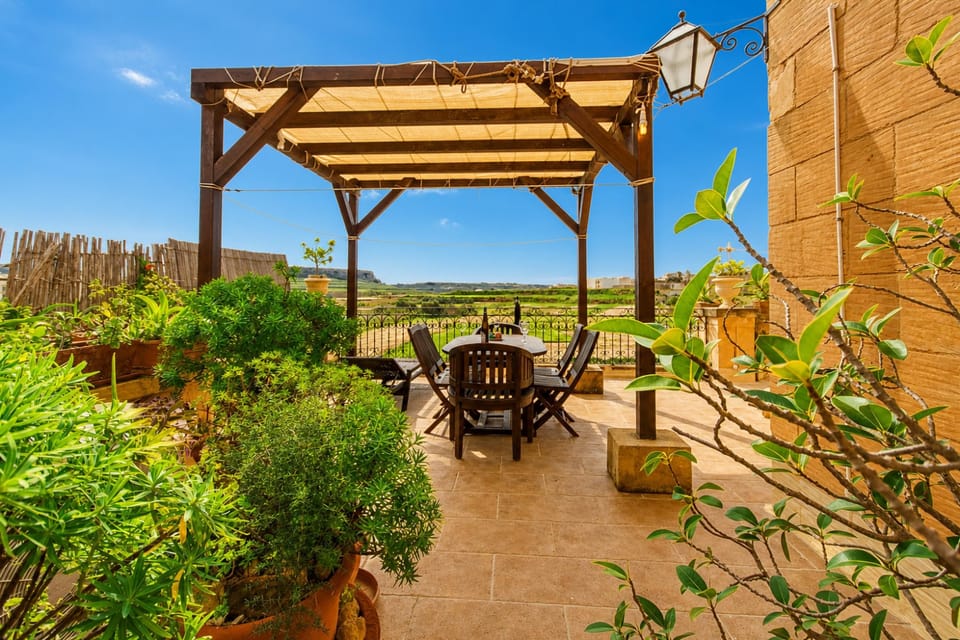Family House, 4 Bedrooms, Balcony (Villayana Gozitan Farmhouse with pool) | Terrace/patio