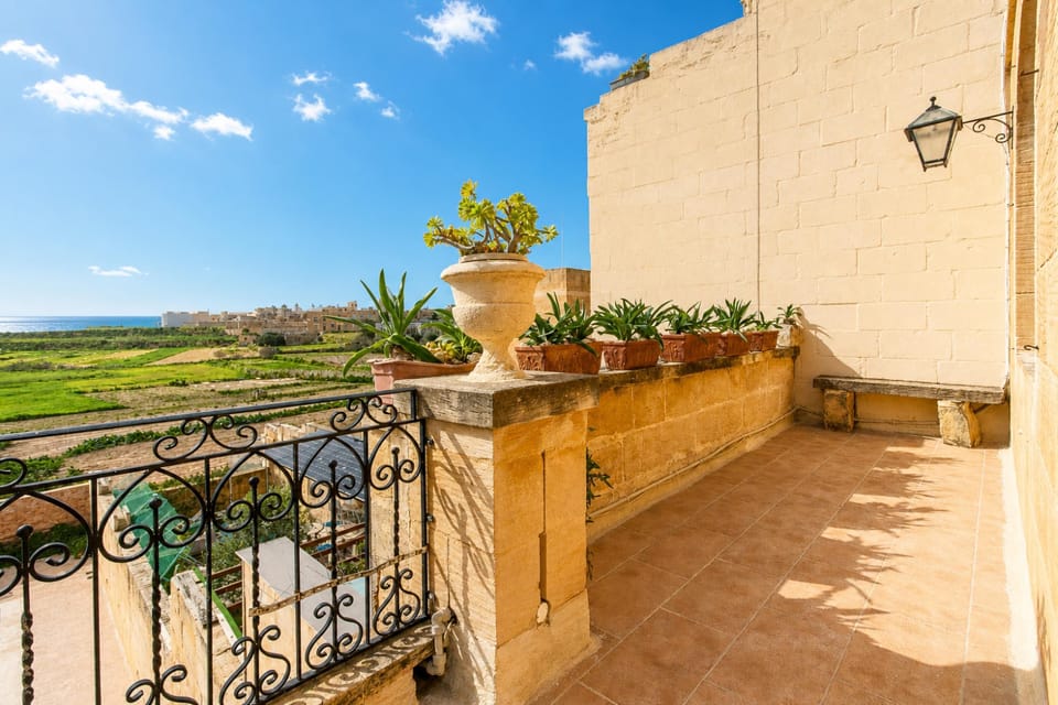 Family House, 4 Bedrooms, Balcony (Villayana Gozitan Farmhouse with pool) | Balcony