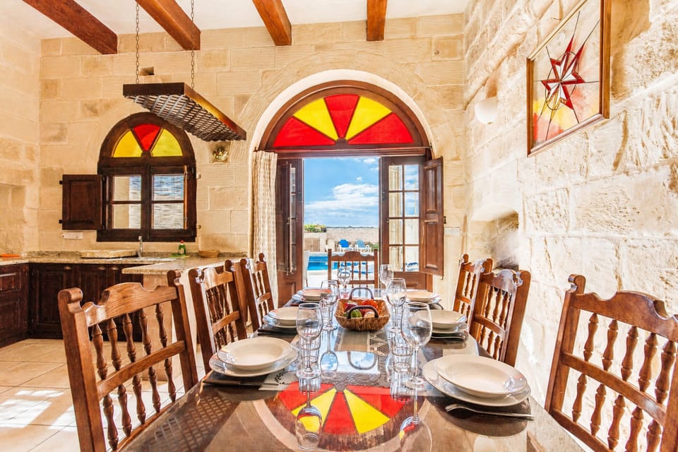 Family House, 4 Bedrooms, Balcony (Villayana Gozitan Farmhouse with pool) | Dining