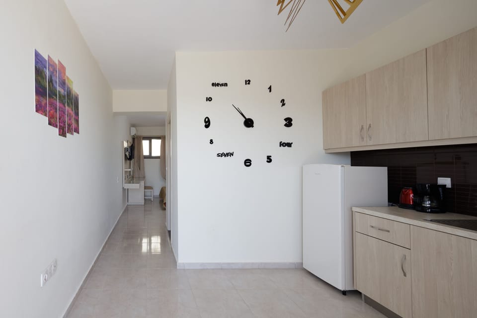 Studio Apartment with Sea View | Private kitchen | Fridge, oven, stovetop, coffee/tea maker