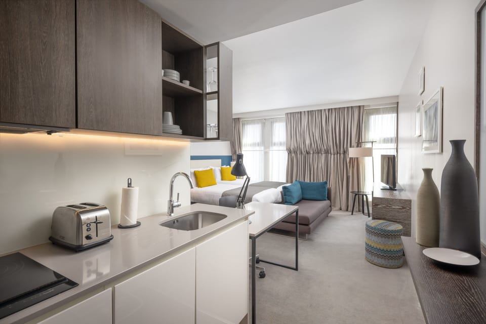 Studio Suite, 2 Twin Beds, Kitchenette | Premium bedding, in-room safe, desk, laptop workspace