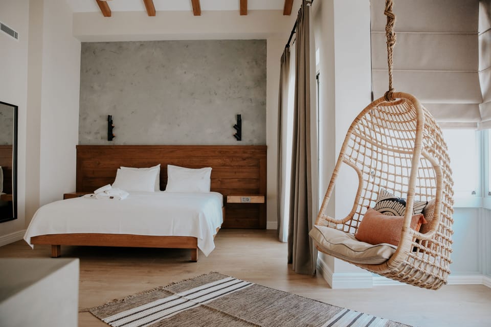 Deluxe Room, Bay Window | Egyptian cotton sheets, premium bedding, minibar, blackout drapes