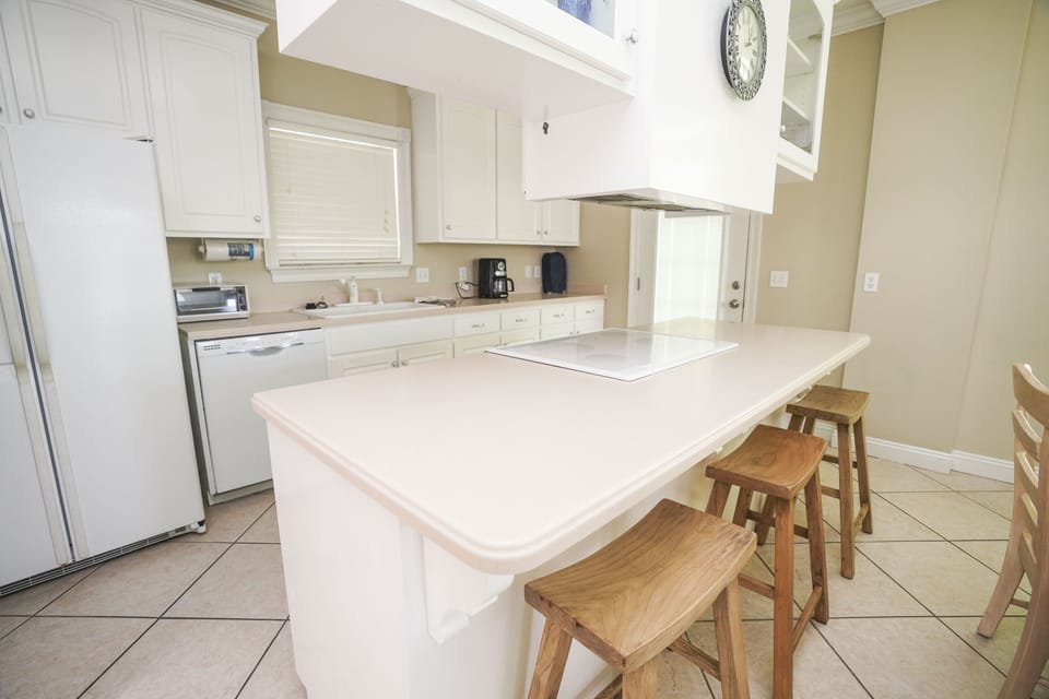 House, 2 Bedrooms, Sea View | Private kitchen | Full-size fridge, microwave, oven, stovetop
