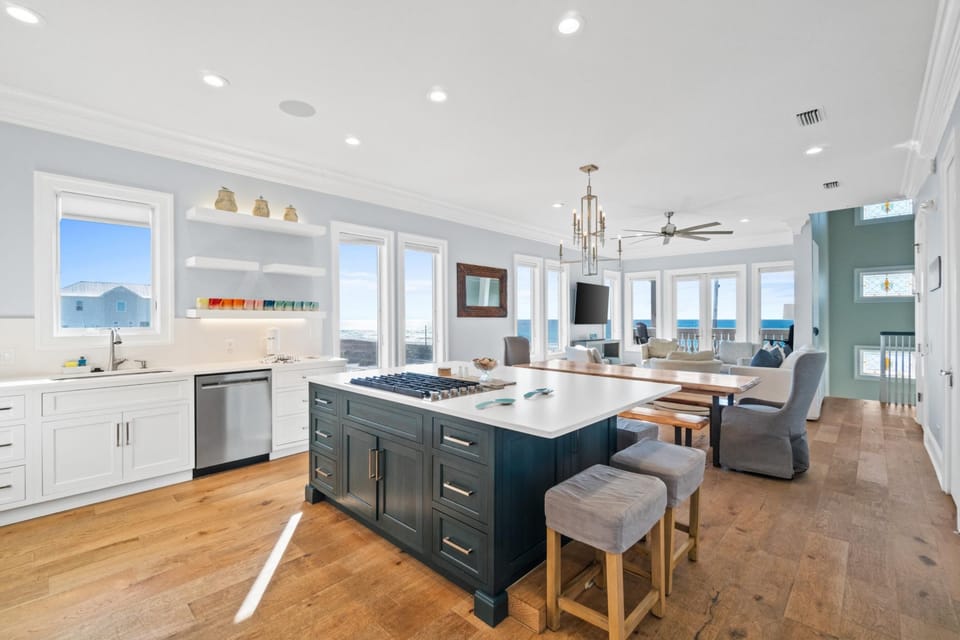 House, 5 Bedrooms, Private Pool | Private kitchen | Full-size fridge, microwave, oven, stovetop