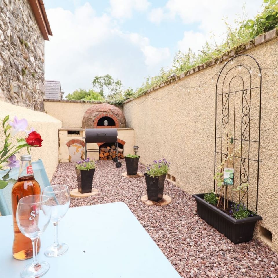 Private courtyard garden for stargazing or BBQ's.