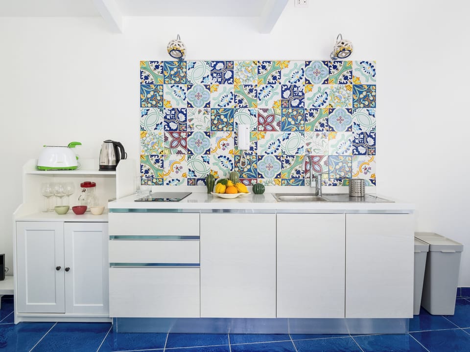 Panoramic House | Private kitchen | Full-size fridge, microwave, stovetop, espresso maker