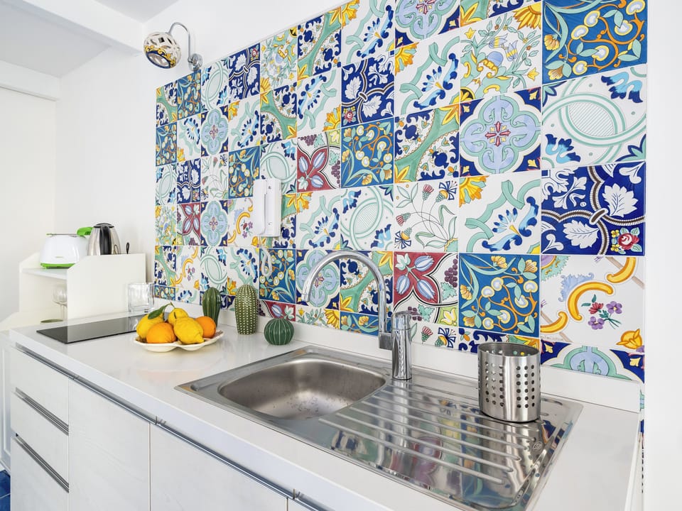 Panoramic House | Private kitchen | Full-size fridge, microwave, stovetop, espresso maker