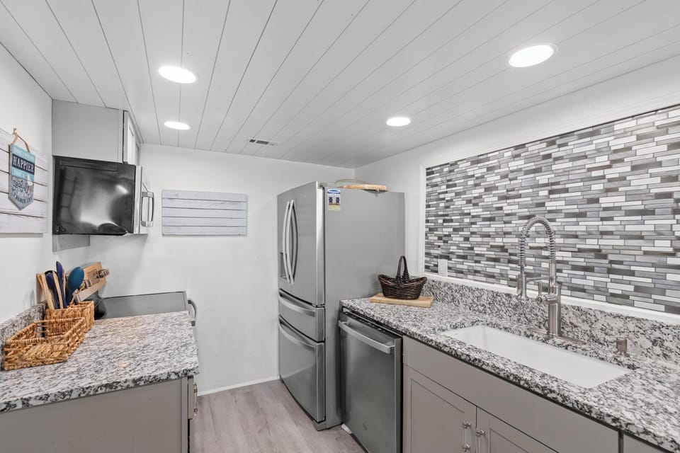 Townhome, 2 Bedrooms, Beachfront | Private kitchen | Full-size fridge, microwave, oven, stovetop