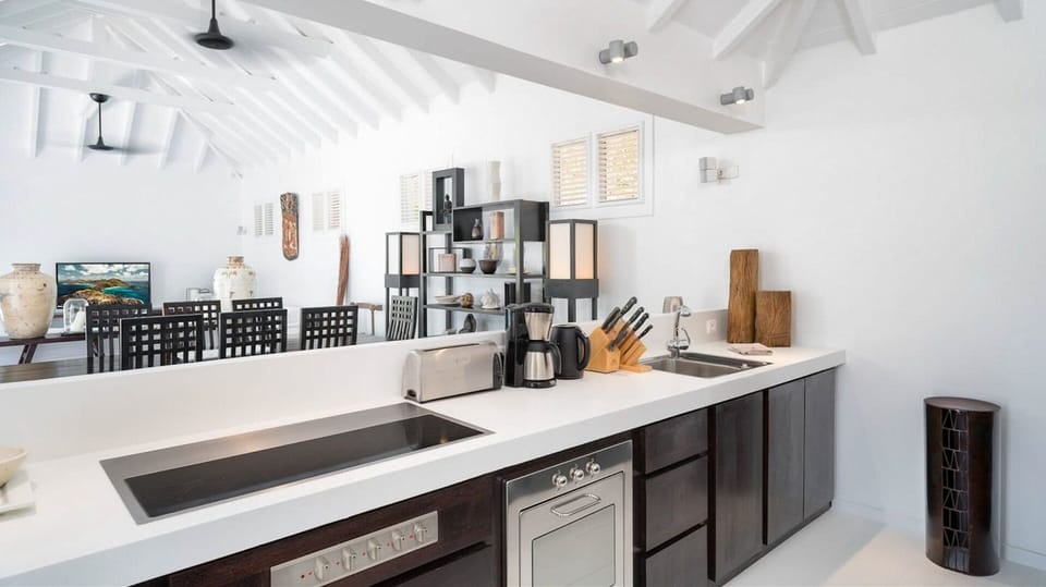 Kitchen & Dining Area