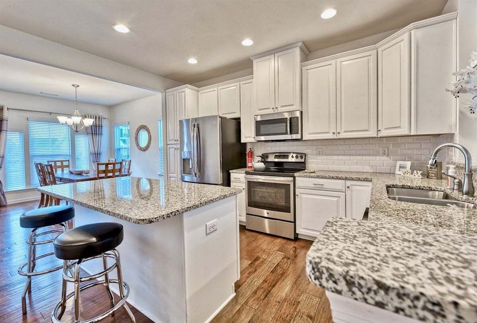 Large kitchen with seating for 2 at center island