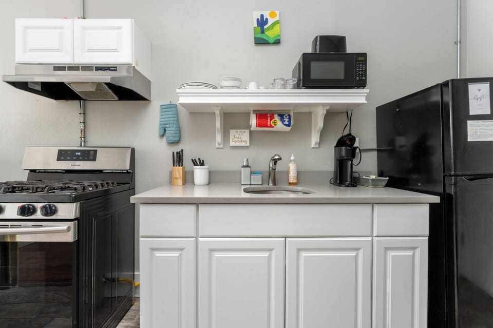 Make your mornings fresh by enjoy instant coffee at your convenience with our coffee maker.