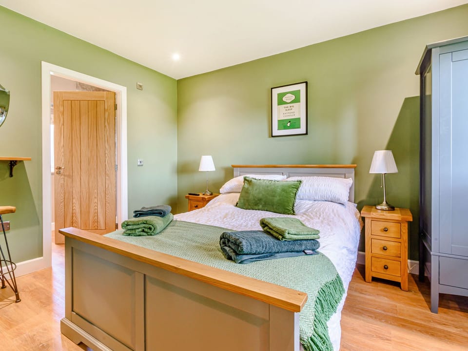 Peep o' Day Cottage in England