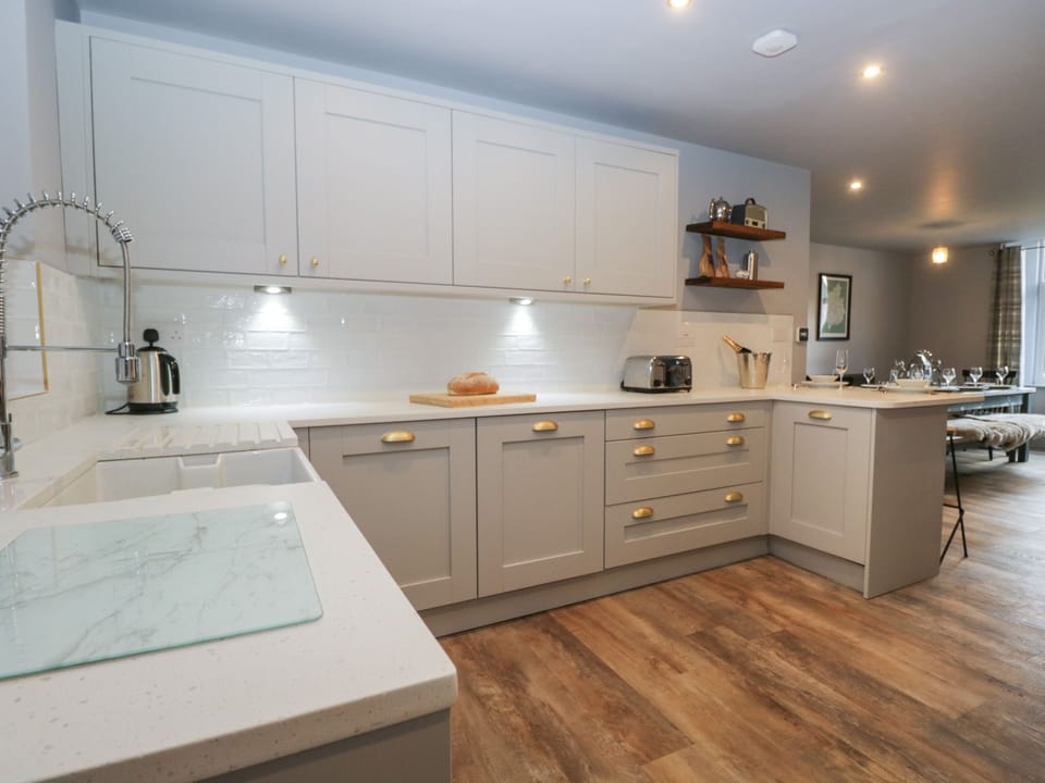 Cottage | Private kitchen | Fridge, dishwasher, electric kettle, toaster