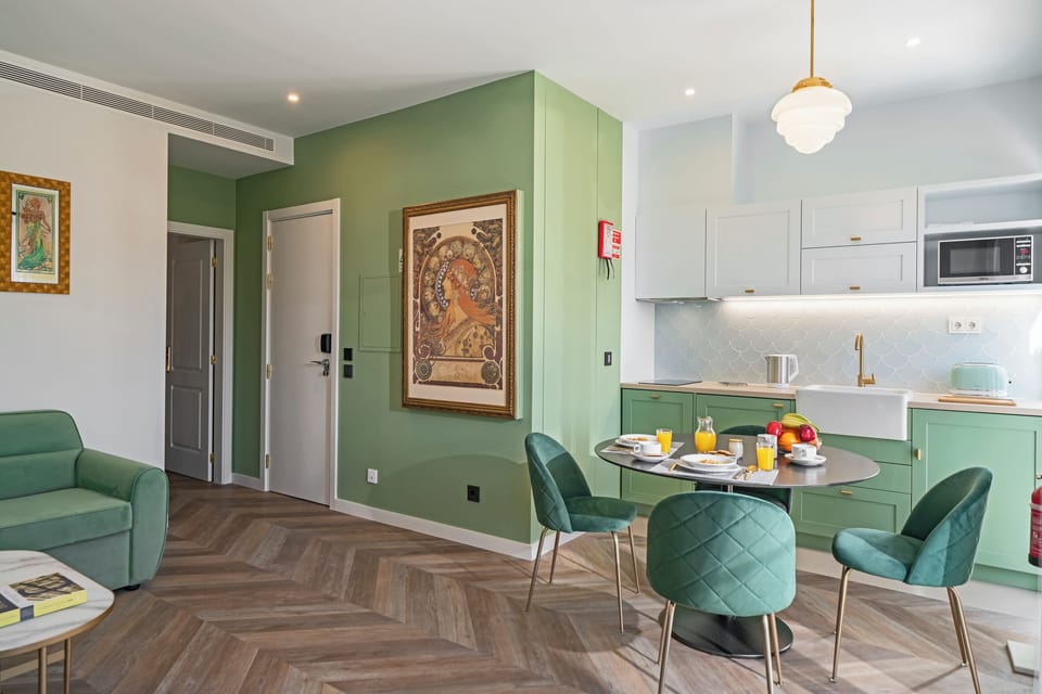 Esmeralda - One Bedroom Apartment | Private kitchen | Fridge, microwave, stovetop, dishwasher