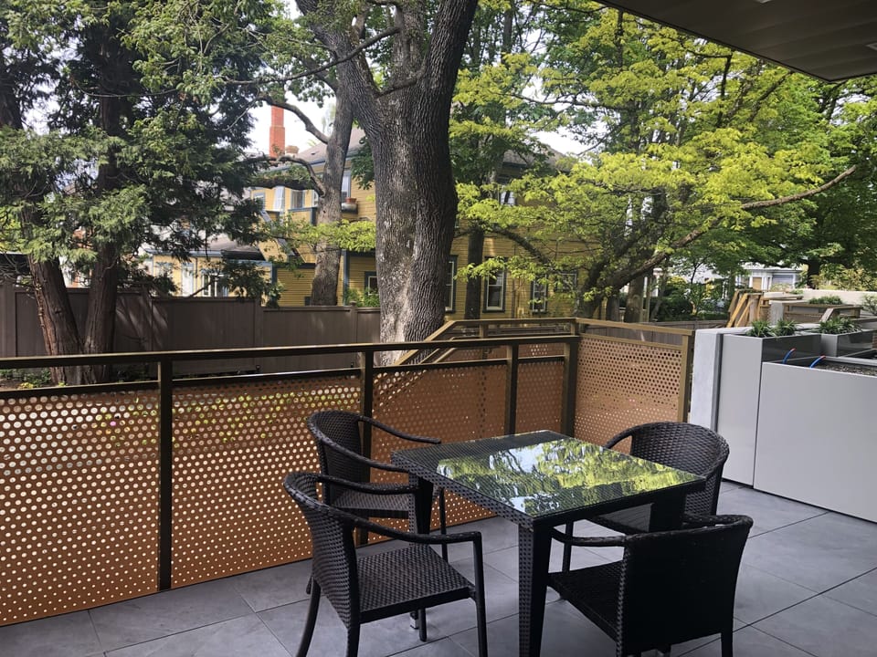 Outdoor dining