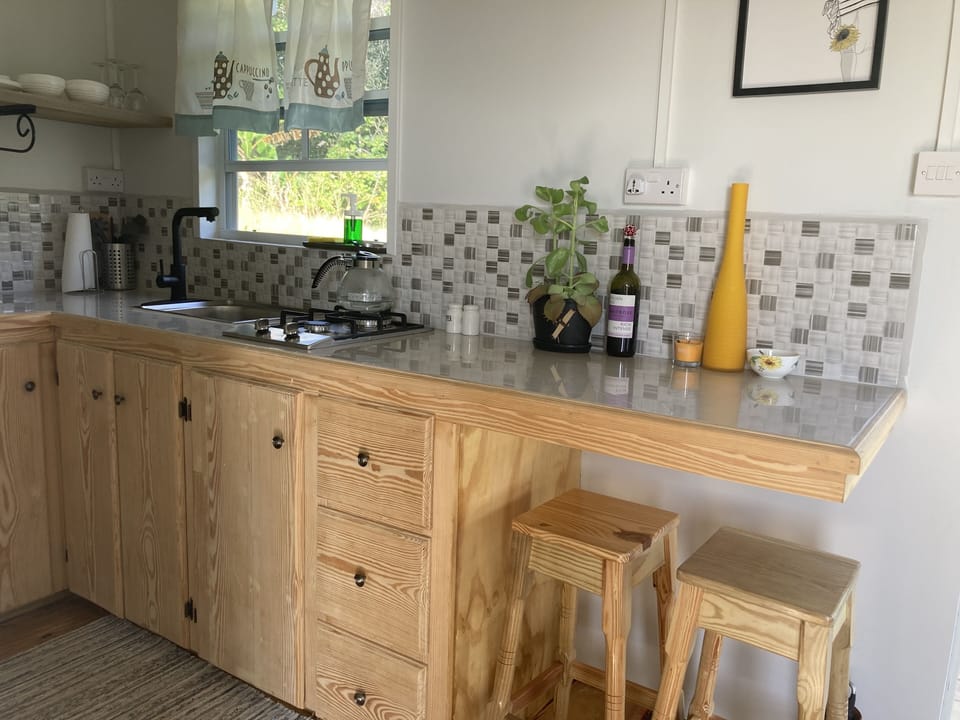 Large open kitchen space with 2 stools. Can be used as dinning or work space.