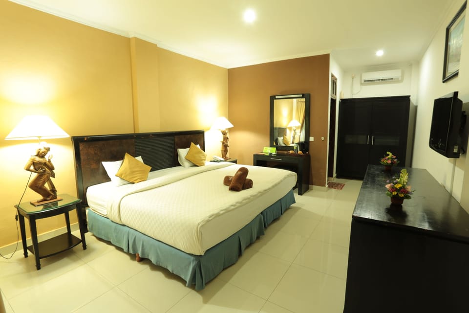 Minibar, in-room safe, desk, rollaway beds